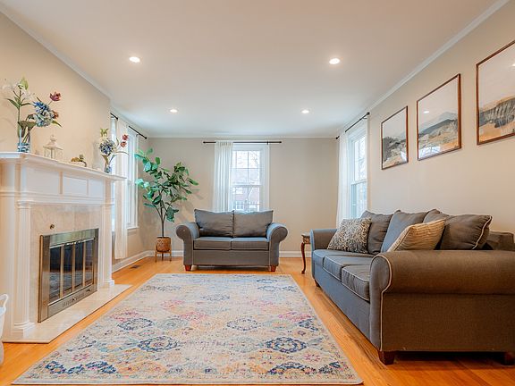 3rd image of 803 S Vine Ave