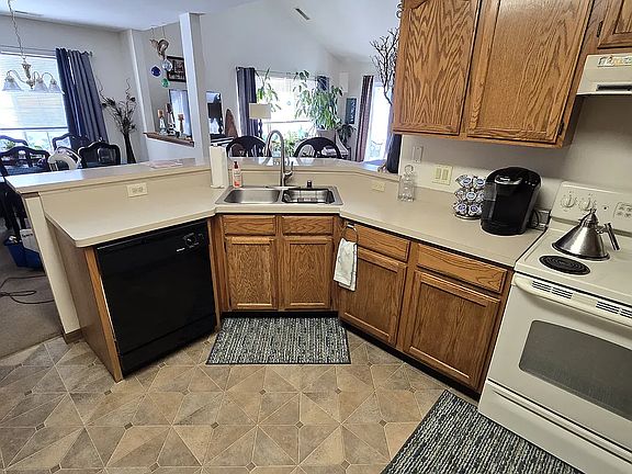 3rd image of 1001 Rockefeller Ln APT 5