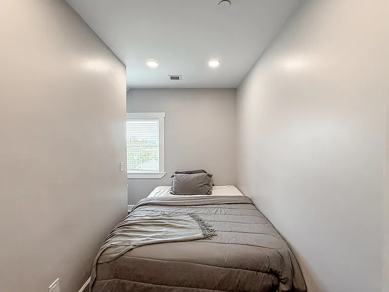 468 Salem St #4 — Photo 15