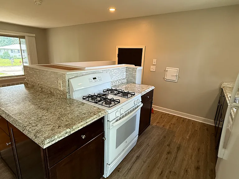 1431 Edgeorge St — Photo 6
