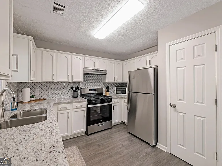 6839 Sandy Creek Dr — Photo 9