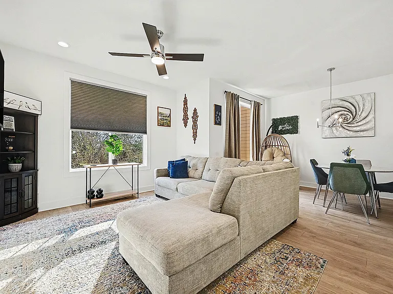 Walnut Heights Dr — Photo 8