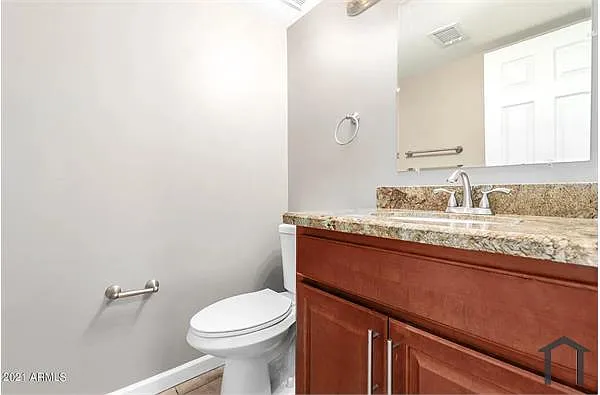 Building Photo - 815 E Grovers Ave #29