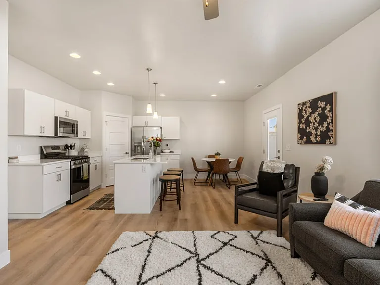 4118 S Baywood Dr — Photo 2