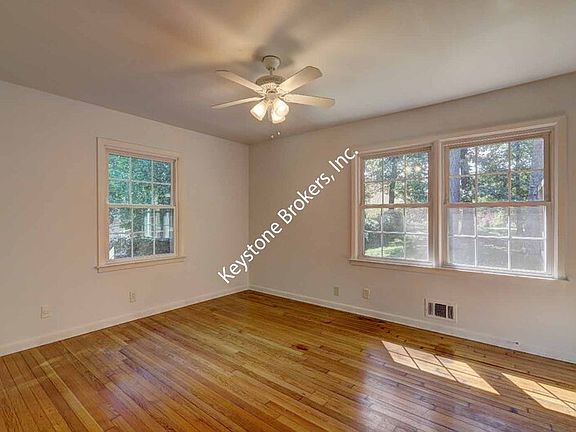 4th image of 6092 Meadowbrook Dr