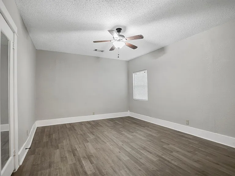 509 E Heron St — Photo 10