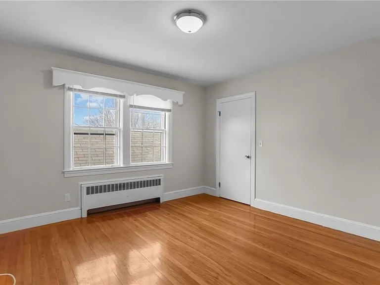 196 Wardlaw Ave — Photo 10