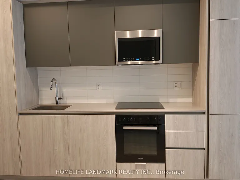 400 King St W #2119 — Photo 10