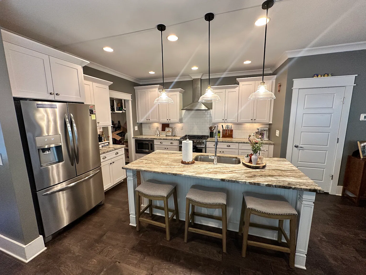 3 bed, 2.5 bath, 1941 sqft, $3,500 — Photo 4