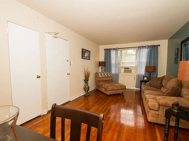Washington Park Apartments — Photo 9