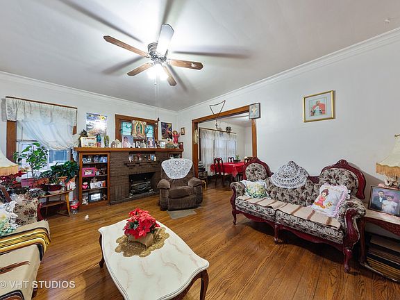 3rd image of 4550 W Wrightwood Ave