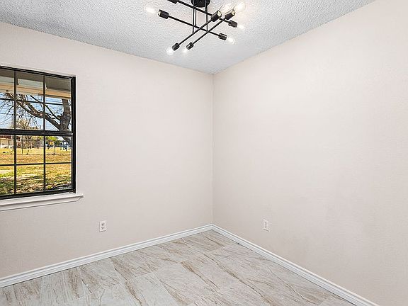 5th image of Amando St