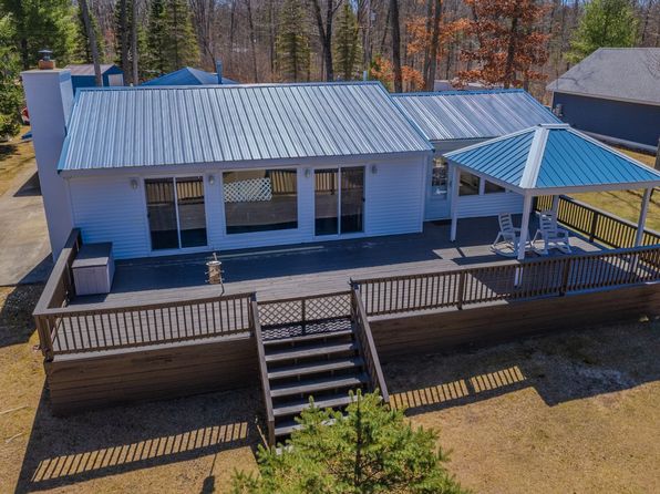5001 Ruby Dr, Gladwin, MI 48624