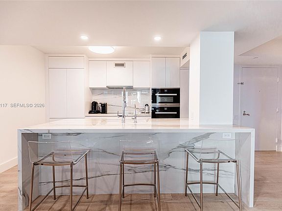 4th image of 1500 Ocean Dr APT 904