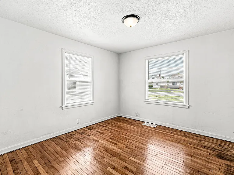 446 S Sheridan St — Photo 9