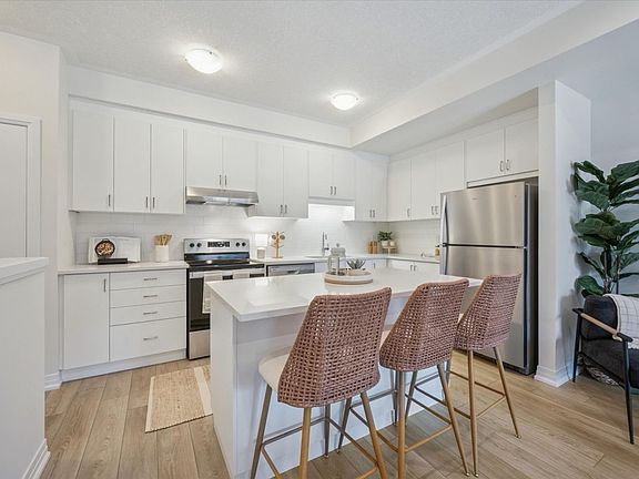 Photos taken from model suite. Interior finishes are consistent, suite layouts may vary.