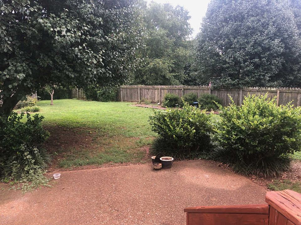 2nd image of 2933 Iroquois Dr