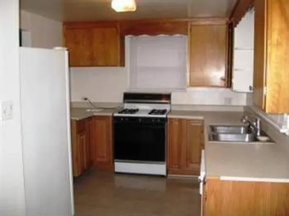 1925 Gregory Way, Bremerton, WA 98337