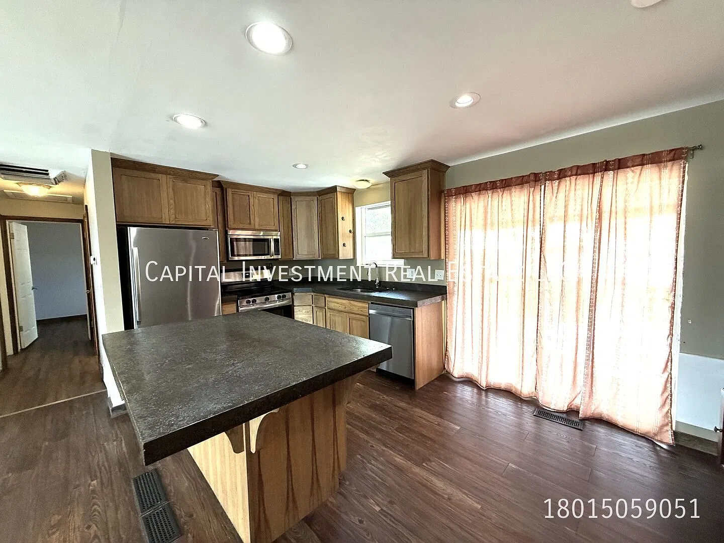 Great Sandy Home 4 bed/2bath — Photo 4
