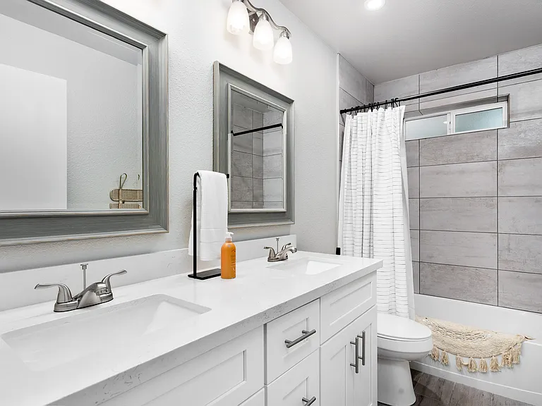 2044 E Hillery Dr — Photo 16