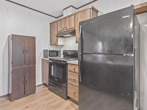 3rd image of 110 Hideaway Dr