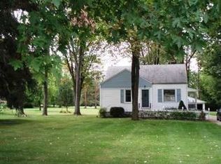 6180 Barton Rd, North Olmsted, OH 44070