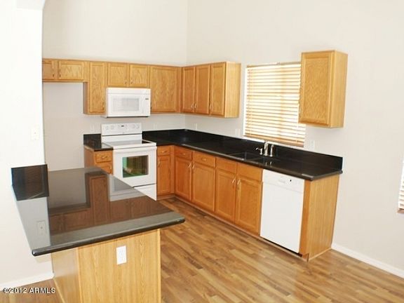 5th image of 817 N Hillridge