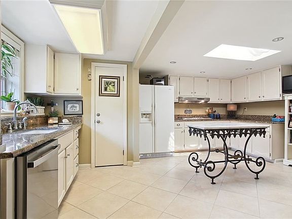 5th image of 3217 Clifford Dr