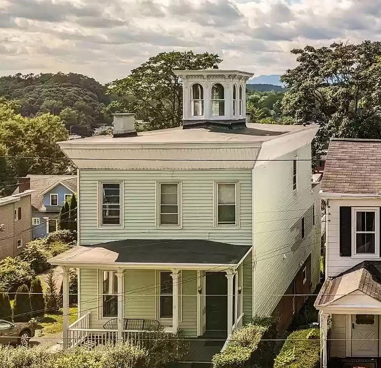 Beautiful 1880s Italianate Victorian with views of Catskill Mountains