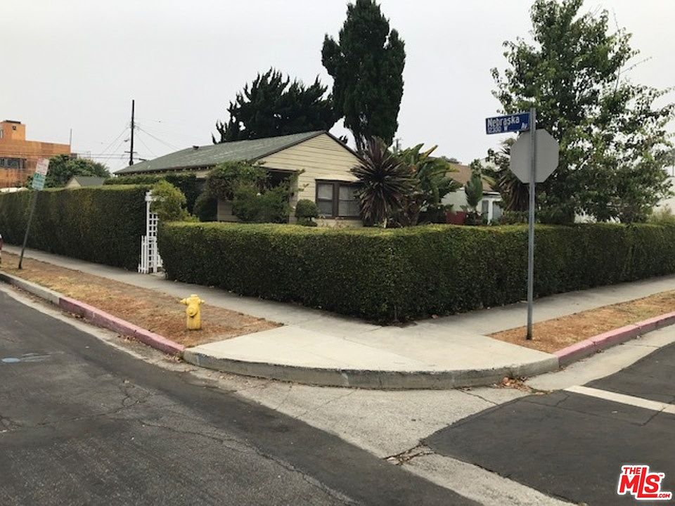 2nd image of 1761 Wellesley Ave
