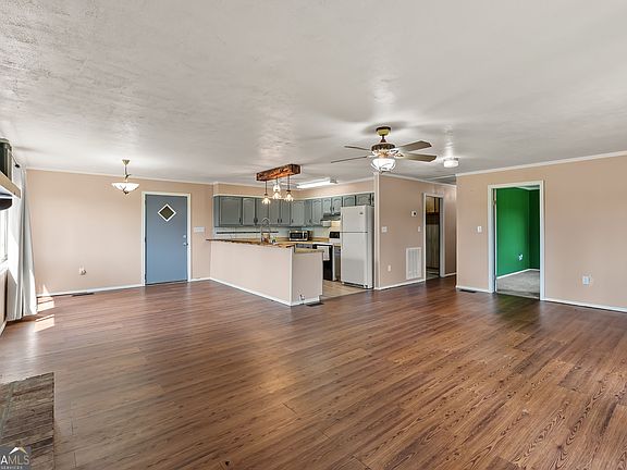 4th image of 677 Palmer Rd