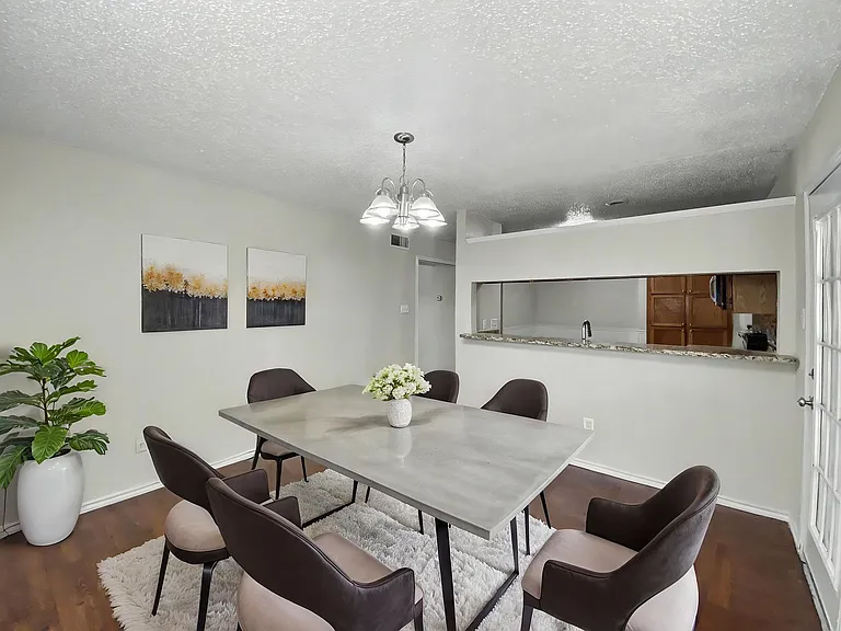 2202 Prairie Creek Trl — Photo 4