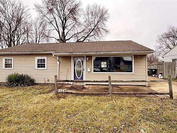 2nd image of 2215 Willowrow Ave NE