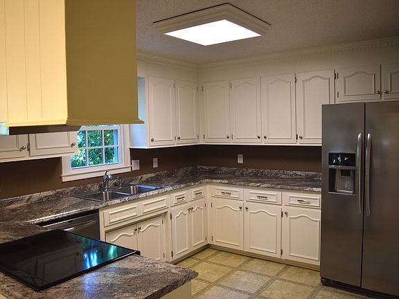 2nd image of 111 Casa Loma Dr