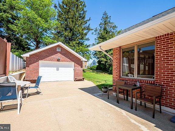 5th image of 48 Glover Cir