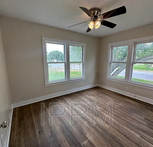 501 W Pierce Ave — Photo 8