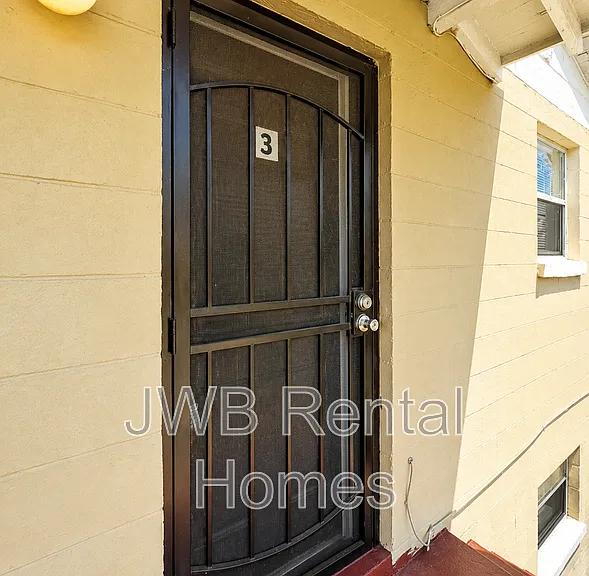1530 21st St W #3 — Photo 2