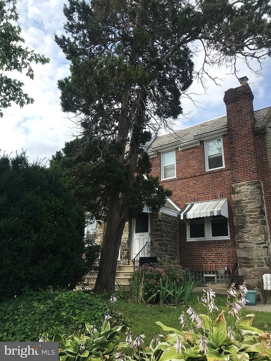 465 Alcott St photo 1