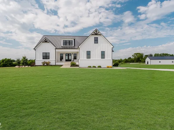 526 W 256th St, Sheridan, IN 46069