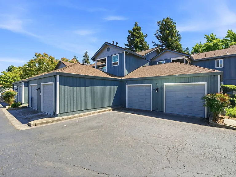 1805 Shirley Dr — Photo 10
