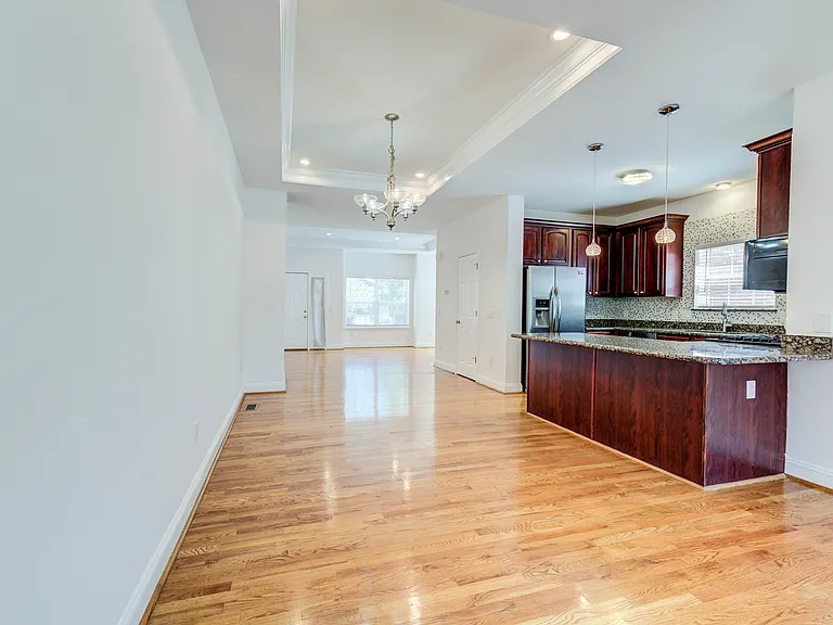 1033 Yale Ave — Photo 11
