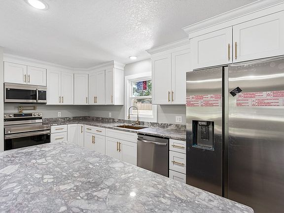 5th image of 30 Big Springs Cir