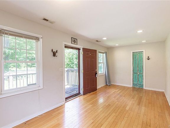 3rd image of 17328 Hewlett Rd