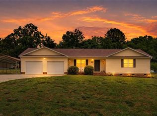 1719 Brittany Ridge Dr, Kernersville, NC 27284