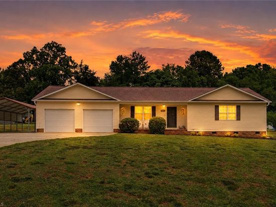 1719 Brittany Ridge Dr, Kernersville, NC 27284