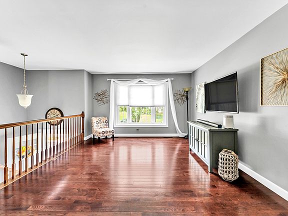 4th image of 1909 Jolliet St