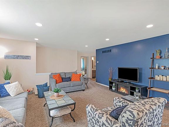 5th image of 3110 Dahlia Dr