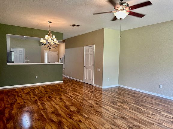 5th image of 2441 Stockton Dr