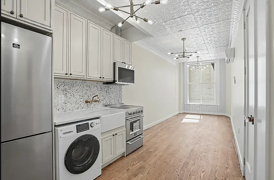 63 Nassau Street — Photo 4