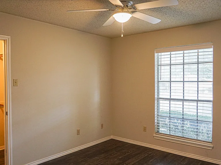 B 613-615 Barbara Jean — Photo 9